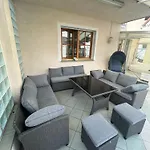 4-Bedroom House & Large Garden
